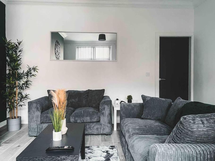 Comfortable Home In Bolton Farnworth Exterior foto