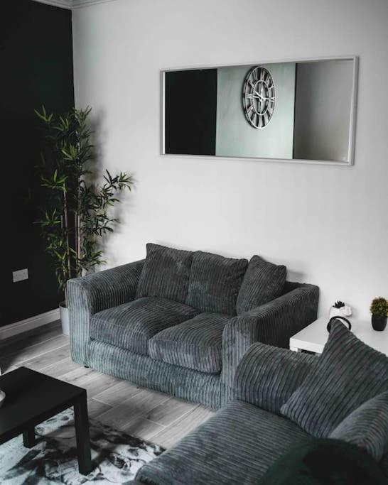 Comfortable Home In Bolton Farnworth Exterior foto